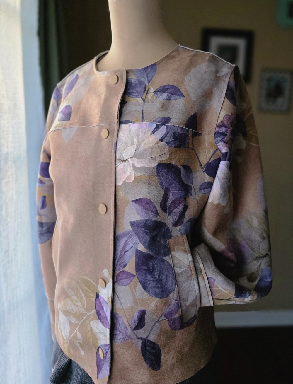 Chicos NWT Faux Suede Jacket Womens Small 4/6 Purple Floral Tan Crewneck Luxury‎